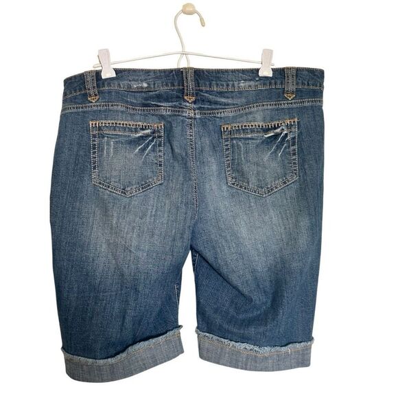 So Blue Mid-rise Distressed Zip Fly Cuffed Jean Denim Shorts Ladies Size 17 - Picture 6 of 12